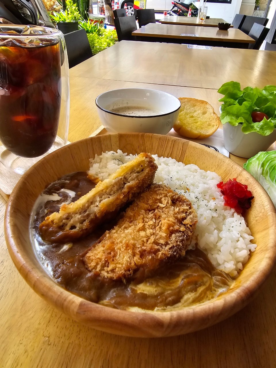 メンチカツカレー
