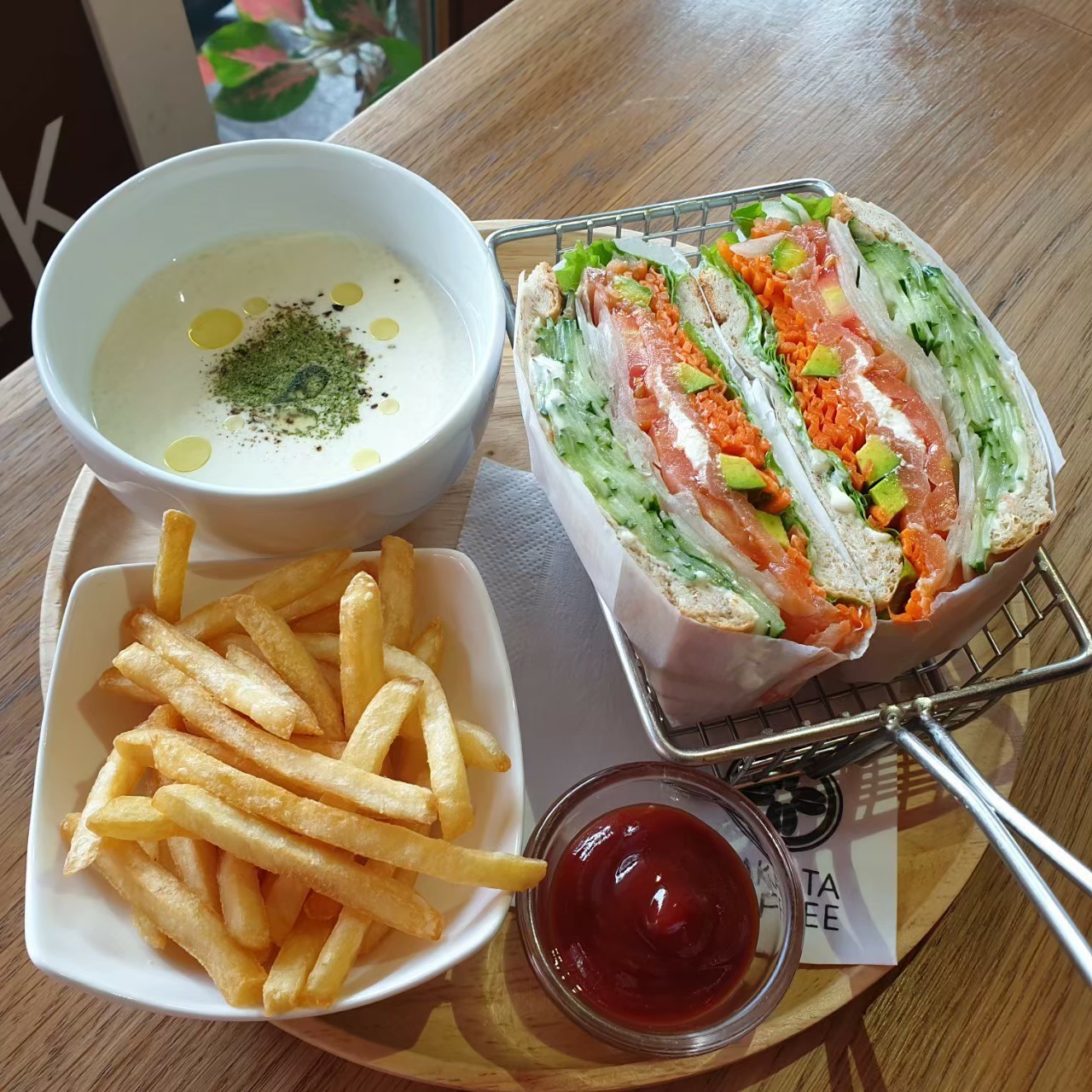 スモークサーモンサンド