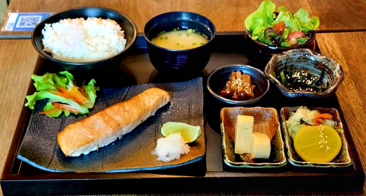 サーモン定食